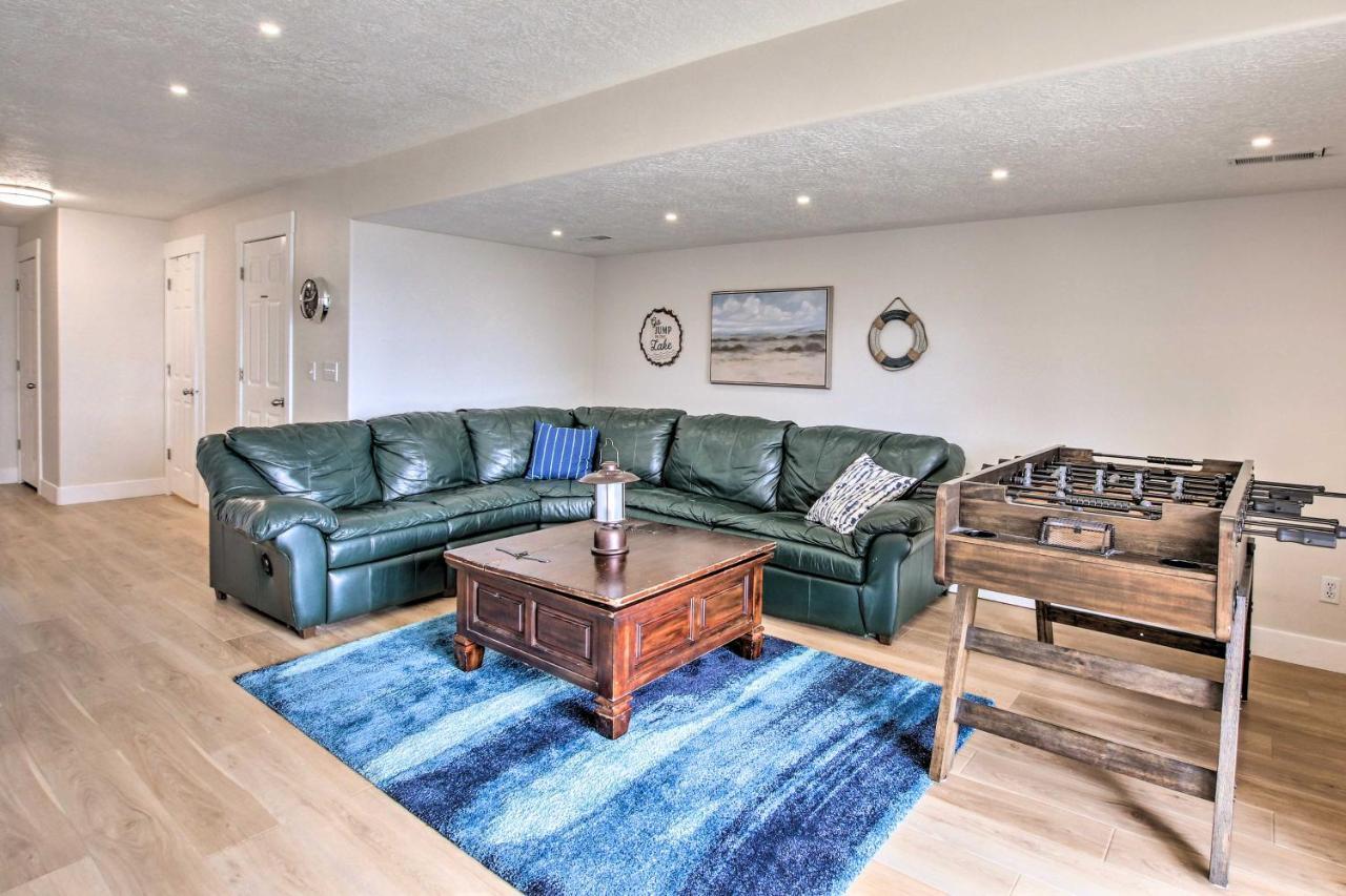 Spacious Garden City Townhome With Lake Views! Екстер'єр фото