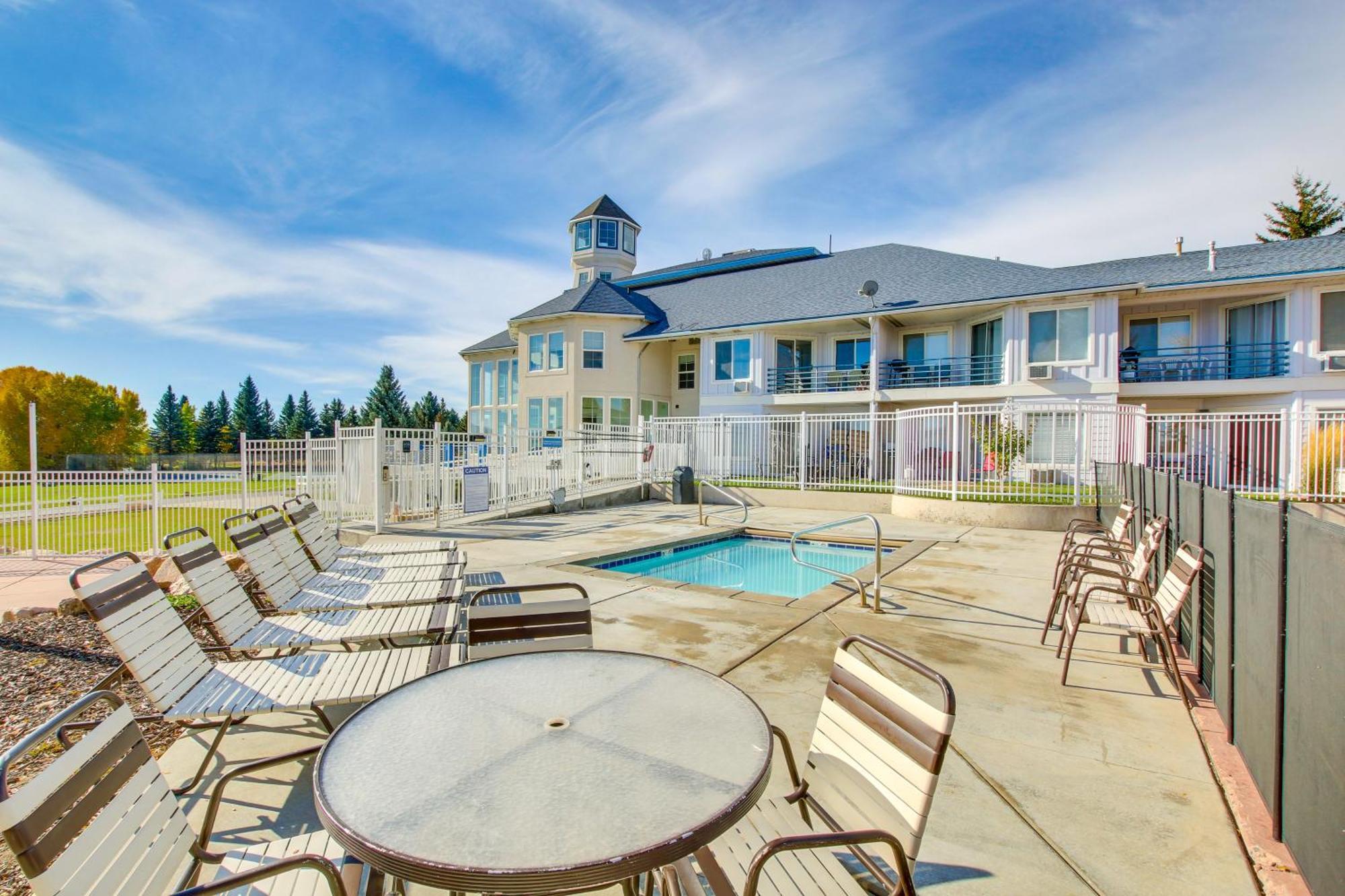 Spacious Garden City Townhome With Lake Views! Екстер'єр фото