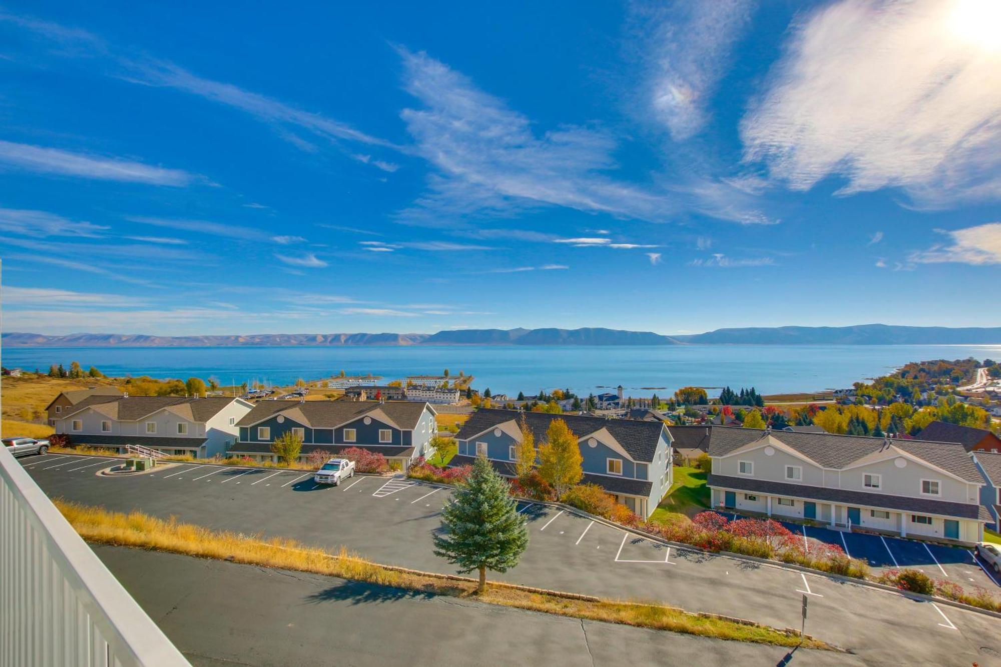 Spacious Garden City Townhome With Lake Views! Екстер'єр фото
