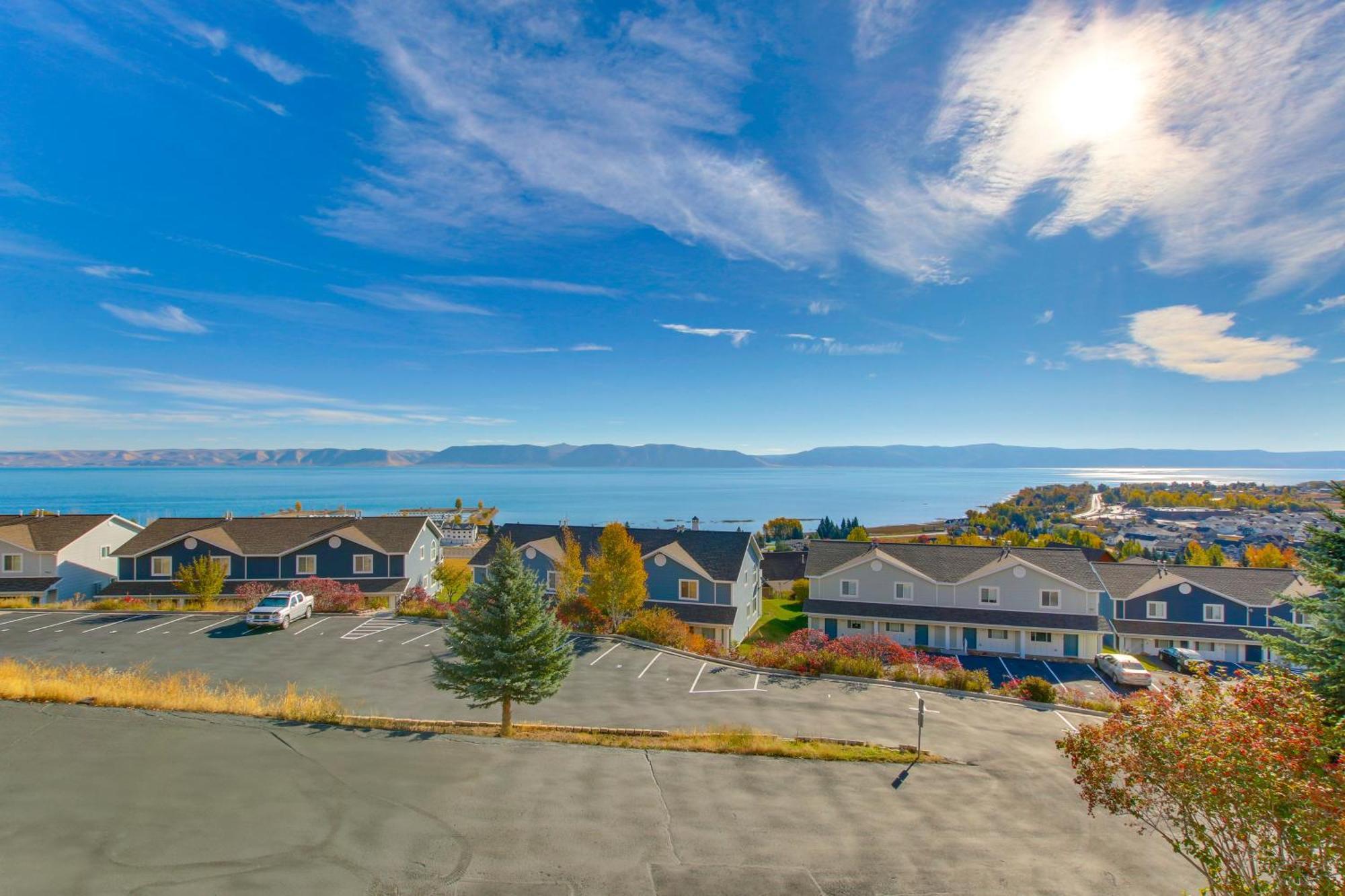 Spacious Garden City Townhome With Lake Views! Екстер'єр фото